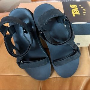 Women’s universal midform leather sandals